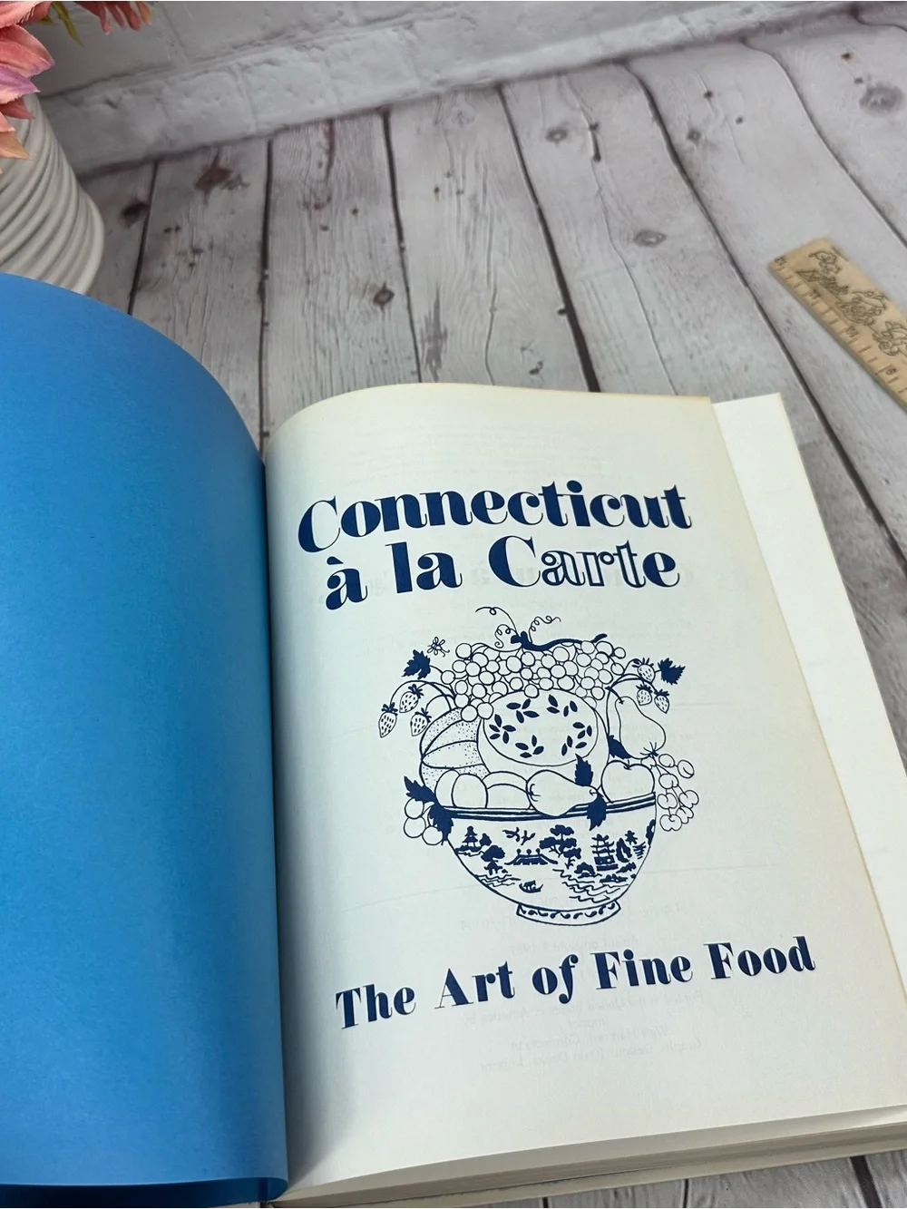 vtg 1983 Connecticut à la Carte hardback Cookbook country cottage retro coastal